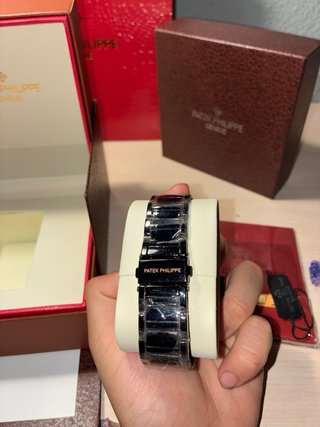 Reloj Patek Philippe Negro Elegante