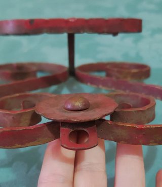Appendiabiti in metallo rosso e oro