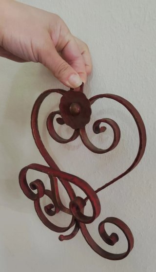 Appendiabiti in metallo rosso e oro
