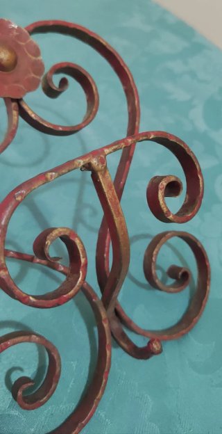 Appendiabiti in metallo rosso e oro