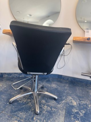 5 Sillones Peluquería Negros con Hidráulico