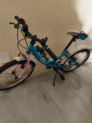 Bicicleta infantil azul y rosa