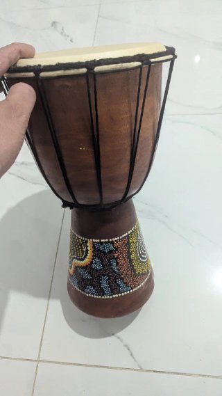 Djembé africano etnico in legno e pelle