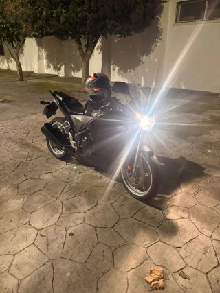 Honda CBR250 Negra Sportbike
