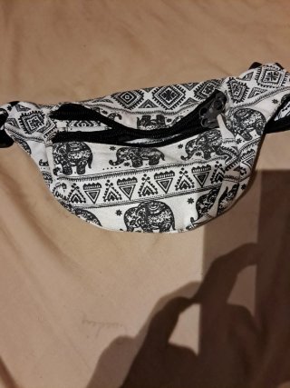 Riñonera con estampado de elefantes