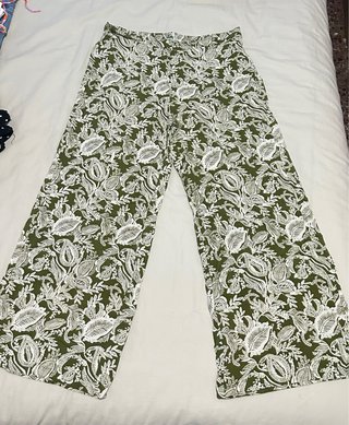 Pantalón estampado + 2 Tops