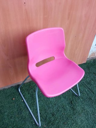 Silla rosa infantil