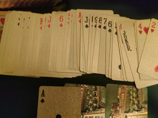 Carte da gioco poker dorate Emirates Palace