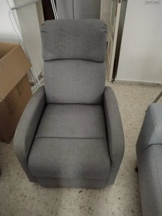 Sillón reclinable gris de tela