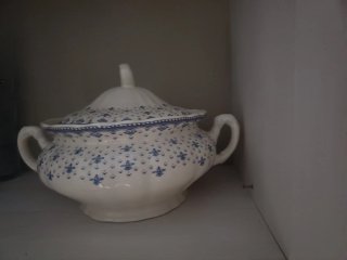 Sopera La Cartuja Flor de Lis Azul y Blanca
