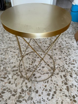 Mesa auxiliar dorada metal