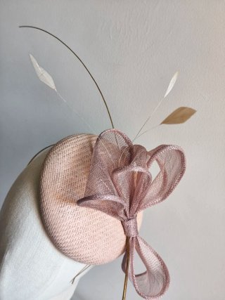 Tocado Pamela Boda Fiesta Beige Rosa