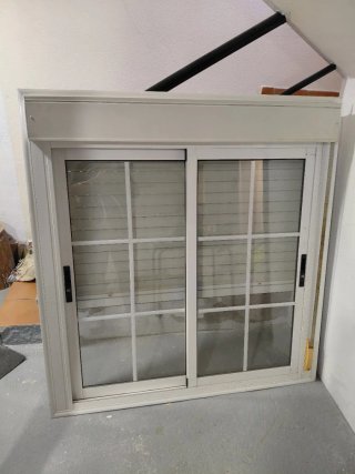 Ventana con persiana alto 1,33 y ancha, 1,42
