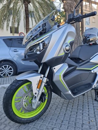 QJ Motor Atr 125cc Scooter Plata/verde 2025/1200km