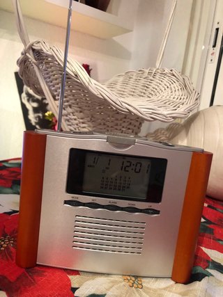 Radio Reloj Digital con Calendario
