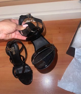 Sandalias de tacón Michael Kors.