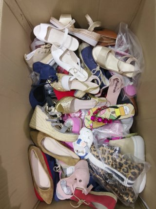Lote de calzado. Aproximadamente 70 pares.