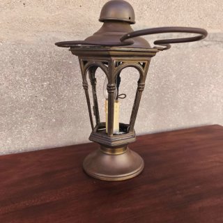 Farol colonial antiguo de mano