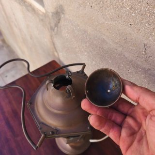 Farol colonial antiguo de mano