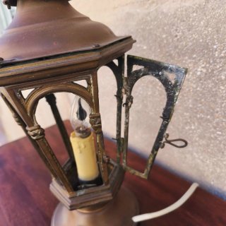 Farol colonial antiguo de mano