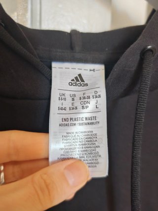 Sudadera Adidas Negra con Estampado Floral