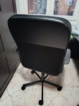 Silla de oficina negra Se gira