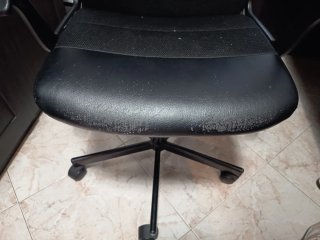 Silla de oficina negra Se gira