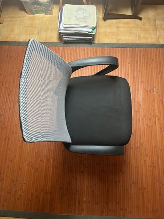 Silla de oficina ergonómica negra