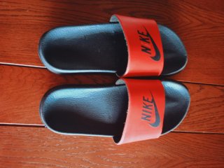 Chanclas  Negras y Rojas