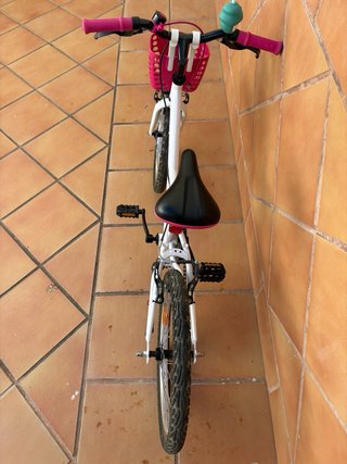 Bicicleta infantil Btwin blanca y rosa