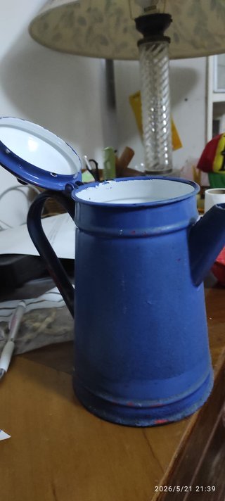 Cafetera vintage francesa esmaltada azul con flore