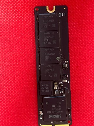 SSD  original apple macbook pro de 512GB MZ-JPV512