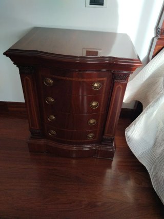 Dormitorio clásico madera oscura