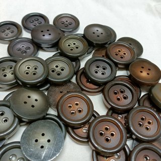45 Botones vintage, resina metalizada.