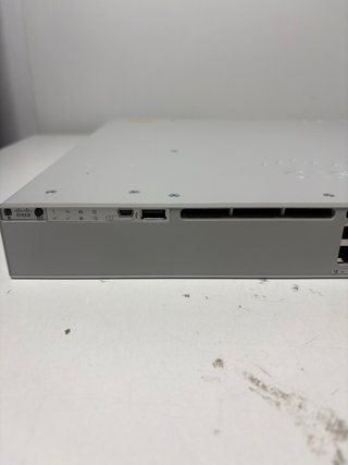 : Switch Cisco Catalyst 9300 24T (C9300-24T)