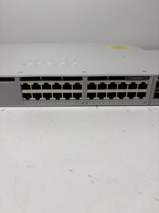: Switch Cisco Catalyst 9300 24T (C9300-24T)