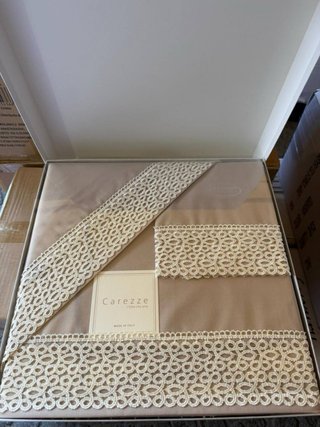 Completo letto matrimoniale beige con pizzo
