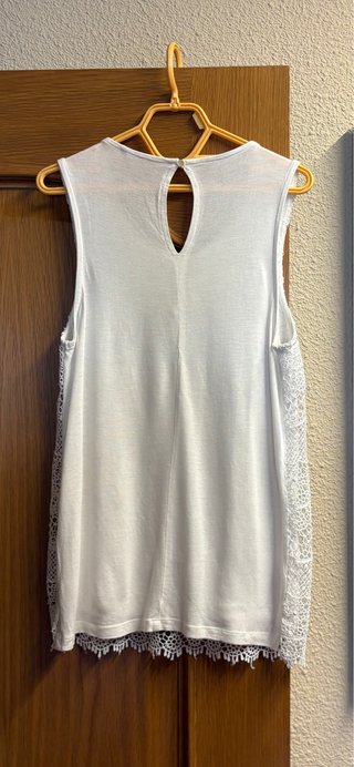 Blusa de encaje blanca sin mangas Talla M