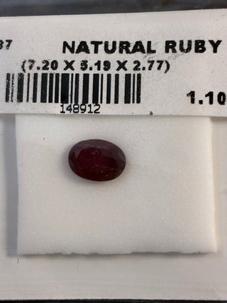 Rubi Natural  sangre Paloma 1.10 Ct forma oval