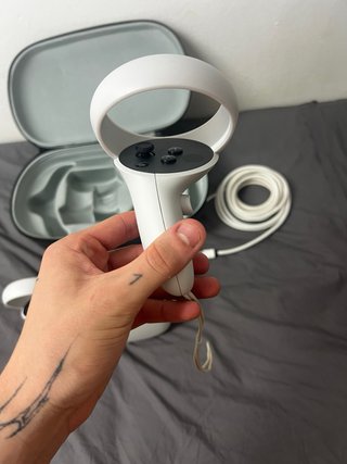 Oculus Meta Quest 2 128 GB + funda y cable