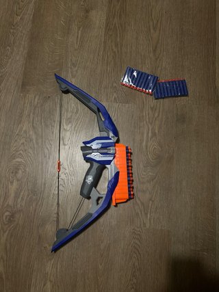 Arco Nerf con dardos