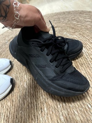 Zapatillas Adidas Negras y Grises