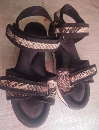 Sandalias de plataforma con estampado de serpiente