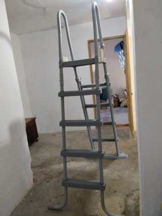 Escalera de piscina plegable