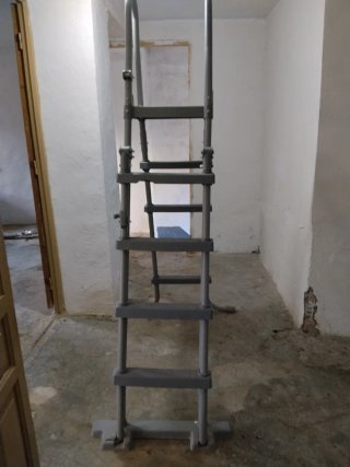 Escalera de piscina plegable