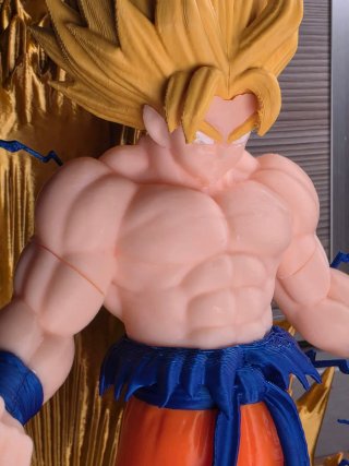 Figura Goku SS 32 cm Exclusiva