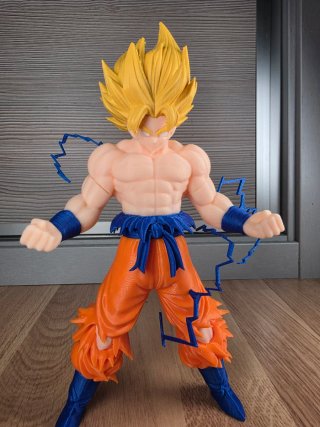Figura Goku SS 32 cm Exclusiva