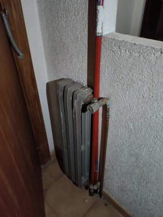 Radiador de hierro gris