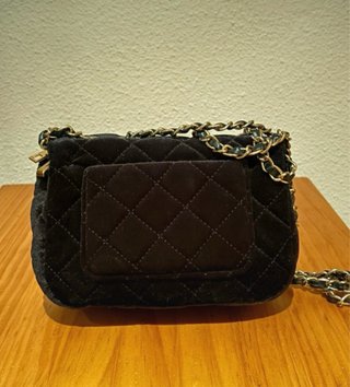 Bolso de terciopelo negro