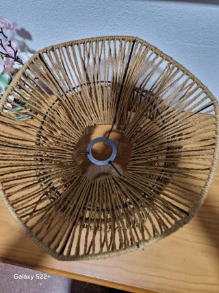 Lámpara colgante de yute y metal